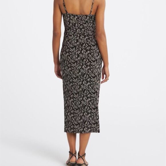 Elegant Black and Cream Patterned Dress - Picture 2 of 10